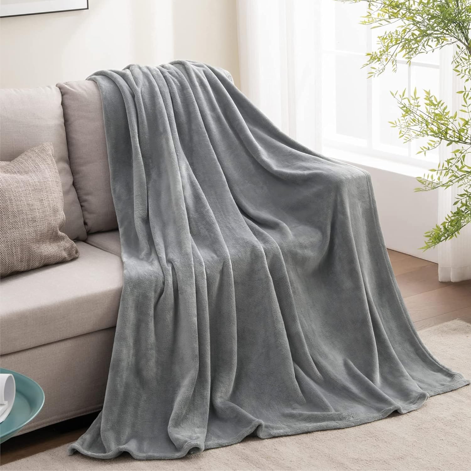BEDELITE Fleece Blanket Black Throw Blankets for Couch & Bed, Luxury Plush Cozy Fuzzy Blanket 50x60 inches, Super Soft Warm Lightweight Throw Blanket for Travel Camping