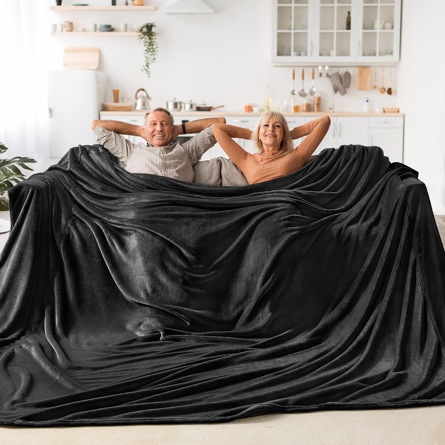 BEDELITE Fleece Blanket Black Throw Blankets for Couch & Bed, Luxury Plush Cozy Fuzzy Blanket 50x60 inches, Super Soft Warm Lightweight Throw Blanket for Travel Camping