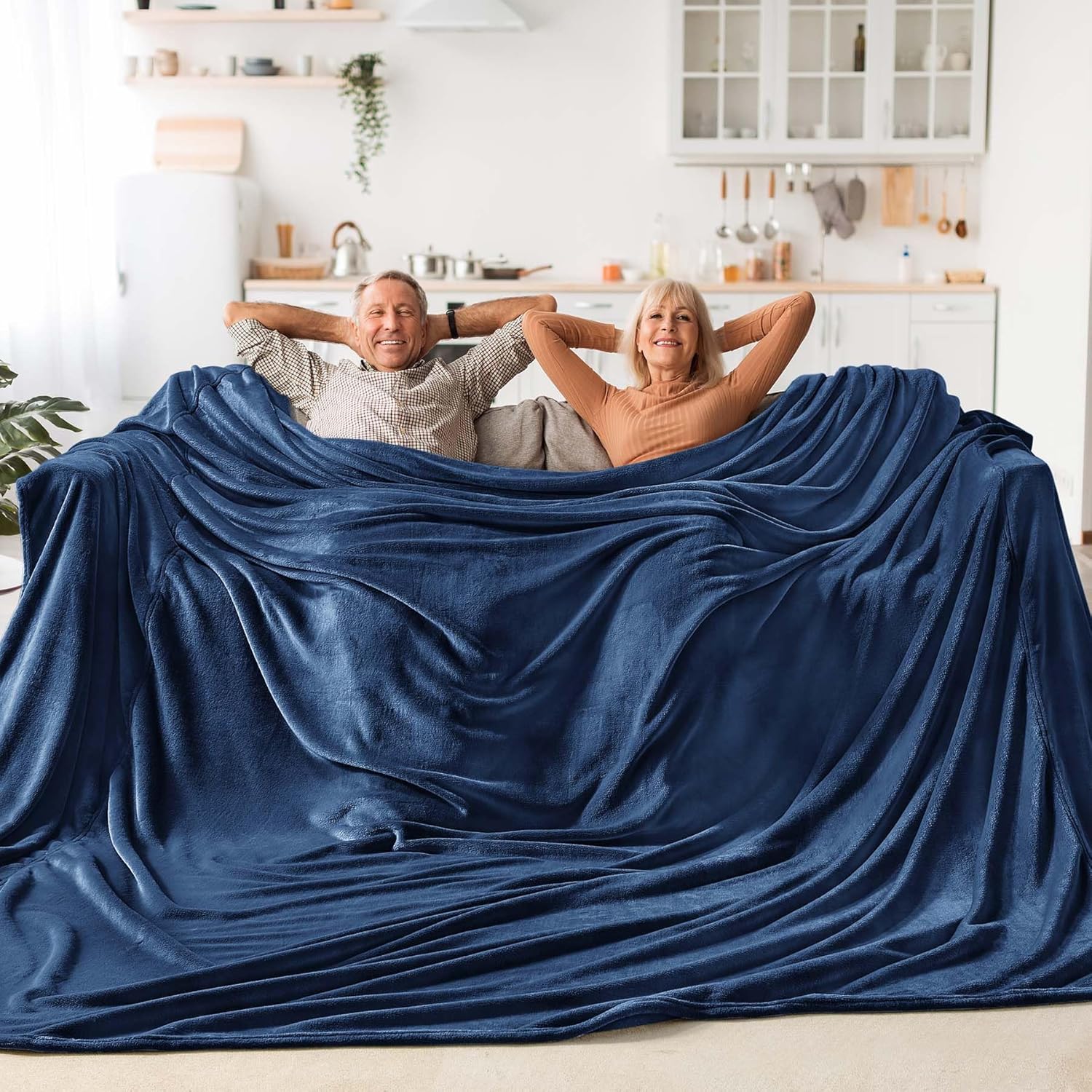 BEDELITE Fleece Blanket Black Throw Blankets for Couch & Bed, Luxury Plush Cozy Fuzzy Blanket 50x60 inches, Super Soft Warm Lightweight Throw Blanket for Travel Camping